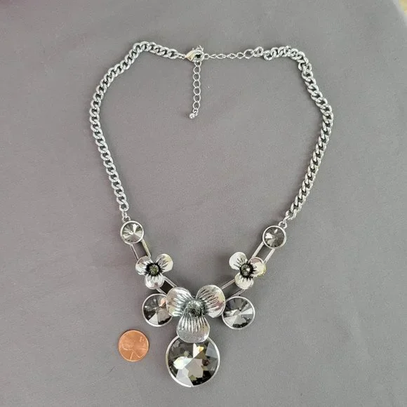 Chunky Silver Flower & Faceted Gray Rhinestone Necklace - Picture 10 of 12